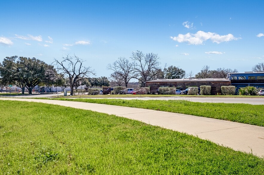 5323 Levander Loop, Austin, TX for lease - Building Photo - Image 3 of 21