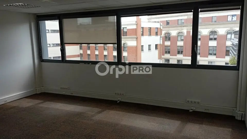 Office in Reims for lease - Building Photo - Image 2 of 5