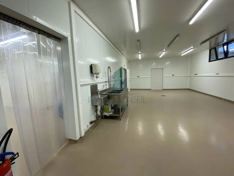 Flex dans Ennery à louer - Photo du bâtiment - Image 2 de 7