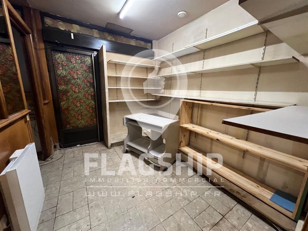Retail in Maisons-Alfort for lease Interior Photo- Image 1 of 8