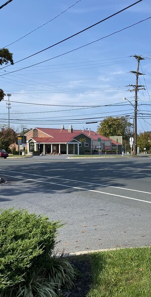 15540 Old Columbia Pike, Burtonsville, MD à vendre - Photo du bâtiment - Image 1 de 1