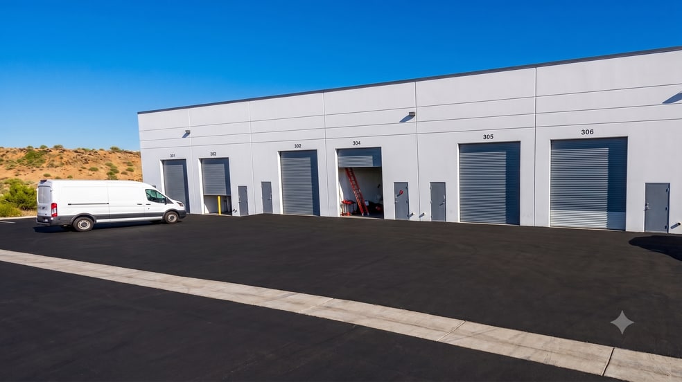 595 E Brooks Ave, North Las Vegas, NV for lease - Building Photo - Image 2 of 5