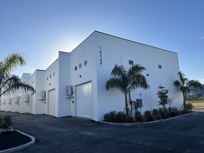 Plus de détails pour 15547 Global Pkwy., Fort Myers, FL - Spécialité à vendre