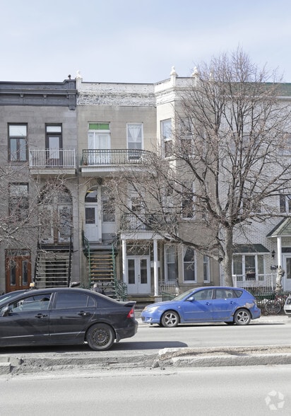 239-243 Boul Saint-Joseph O, Montréal, QC for sale - Primary Photo - Image 1 of 2
