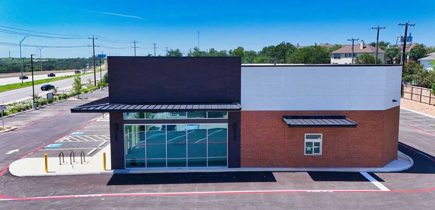 25211 U.S. 281 N hwy, San Antonio, TX for lease - Building Photo - Image 3 of 9