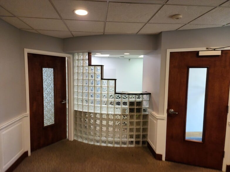 8 Quakerbridge Plz, Hamilton, NJ for sale - Building Photo - Image 1 of 18