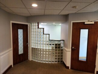 Plus de détails pour 8 Quakerbridge Plz, Hamilton, NJ - Bureau à vendre