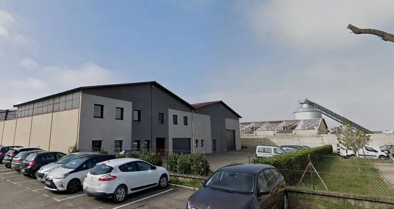 Bureau dans Décines-Charpieu à vendre - Photo du bâtiment - Image 2 de 11