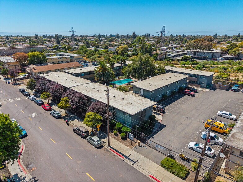 550 Berry Ave, Hayward, CA for sale - Building Photo - Image 2 of 82