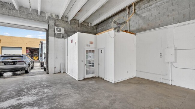 Plus de détails pour 12434-12466 NW 38th Ave, Opa-locka, FL - Industriel à louer