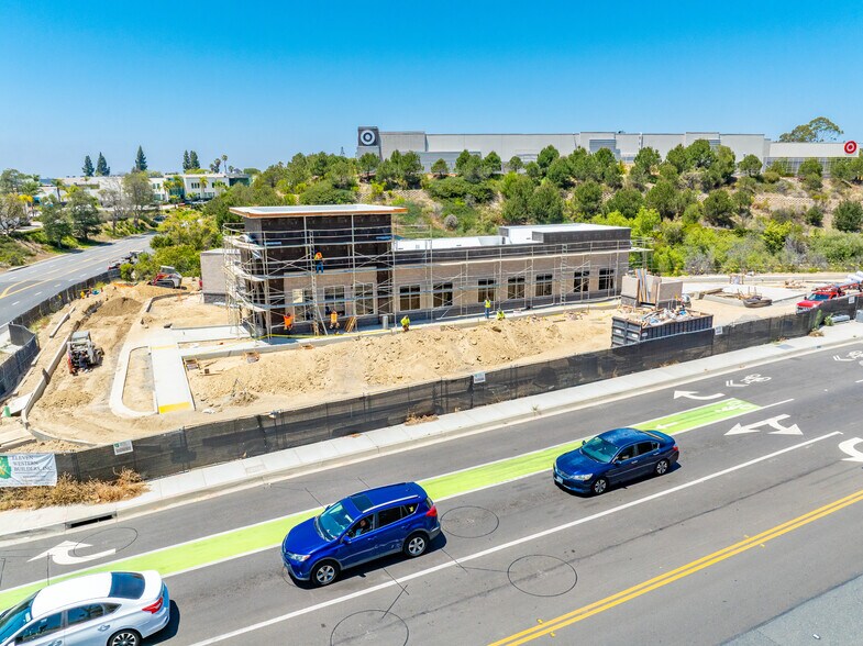 1505 Poinsettia ave, Vista, CA à vendre - Photo du bâtiment - Image 2 de 7