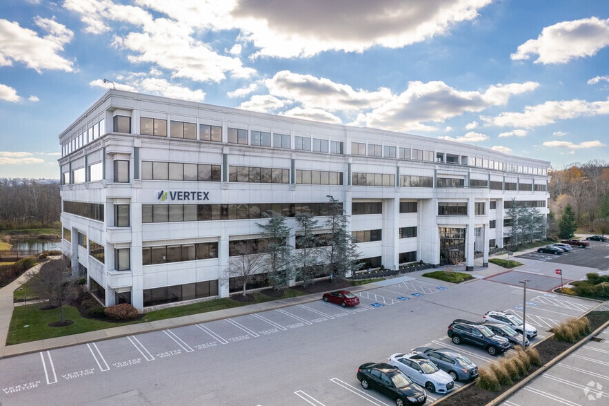 2301 Renaissance Blvd, King Of Prussia, PA à louer - Photo du bâtiment - Image 2 de 6