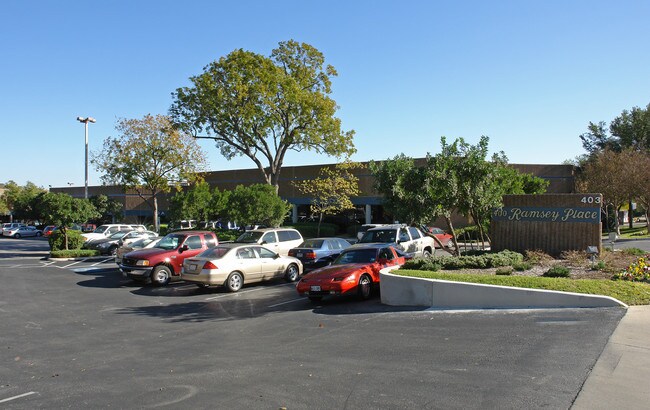 Plus de détails pour 403 E Ramsey Rd, San Antonio, TX - Local d'activités à louer