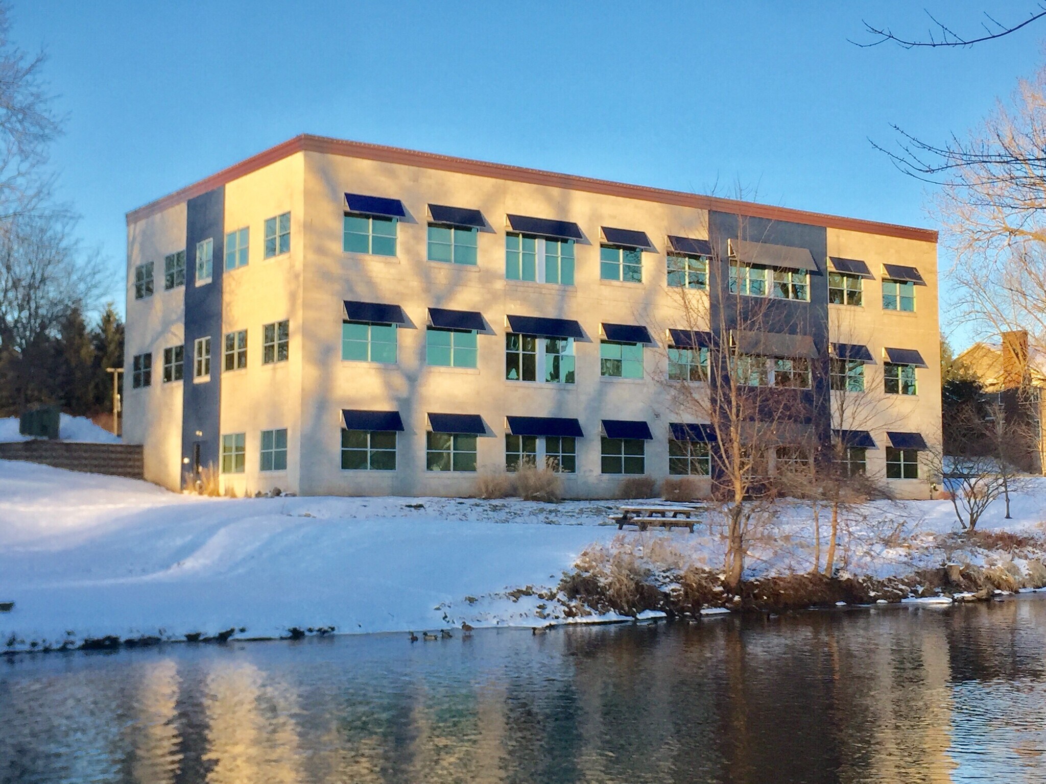 240 S Bridge St, Dewitt, MI à louer Photo principale- Image 1 de 2