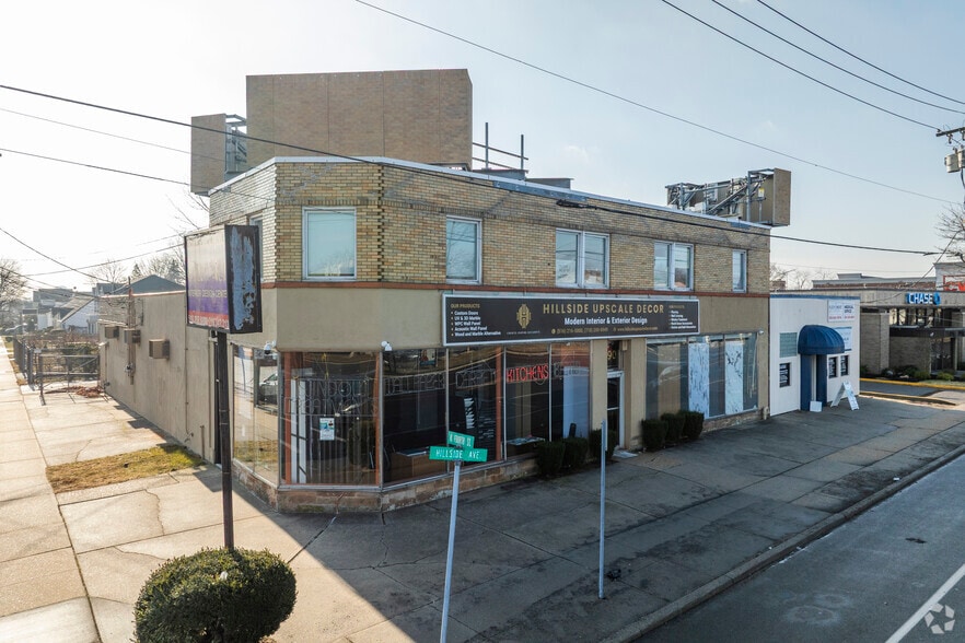 390 Hillside Ave, New Hyde Park, NY for lease - Building Photo - Image 1 of 8