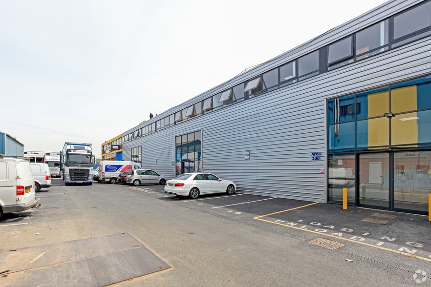 1-5 Britannia Way, London for lease - Building Photo - Image 3 of 4