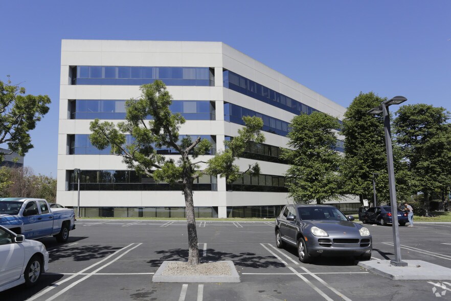 300 Corporate Pointe, Culver City, CA for lease - Building Photo - Image 1 of 4
