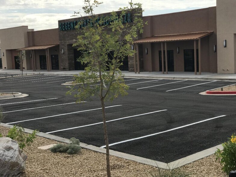 11620 Pellicano Dr, El Paso, TX à louer - Photo du bâtiment - Image 3 de 4