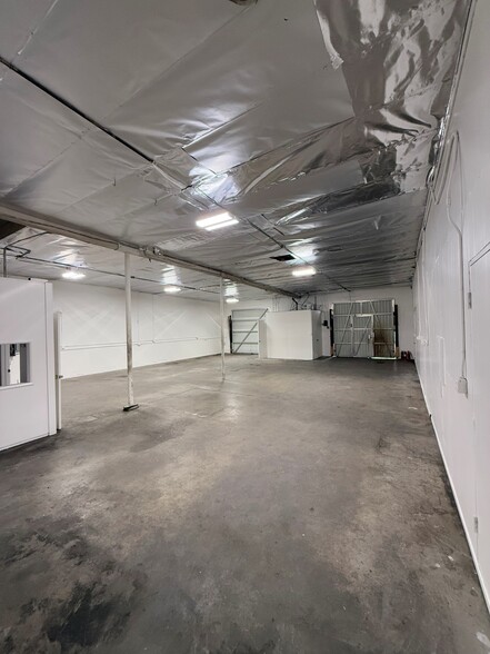 7054-7104 Gerald Ave, Van Nuys, CA for lease - Building Photo - Image 3 of 6