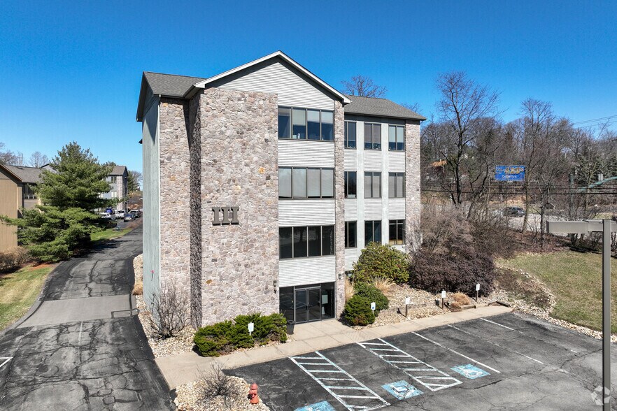 105 Bradford Rd, Wexford, PA à vendre - Photo du bâtiment - Image 2 de 43