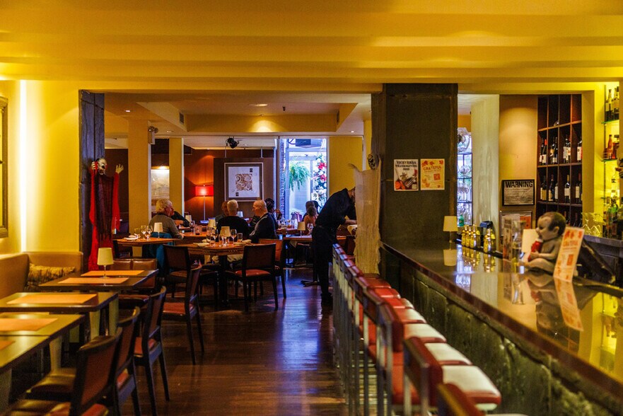 325 W 51st St, New York, NY à louer - Photo intérieure - Image 2 de 9