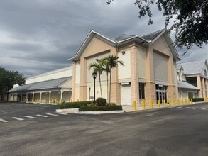 2325 SW Martin Hwy, Palm City, FL for lease Building Photo- Image 2 of 3