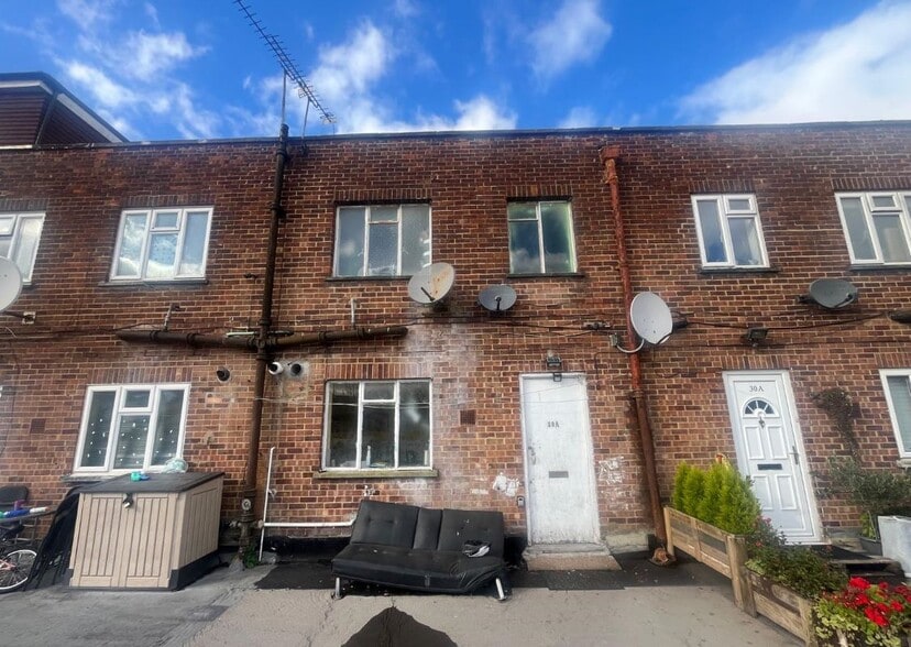 28 Shenley Rd, Borehamwood for sale - Building Photo - Image 3 of 17