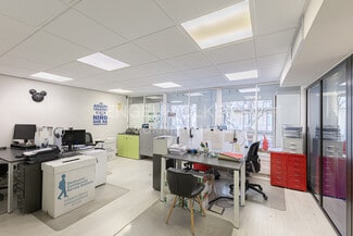 Plus de détails pour Multi-résidentiel à vendre