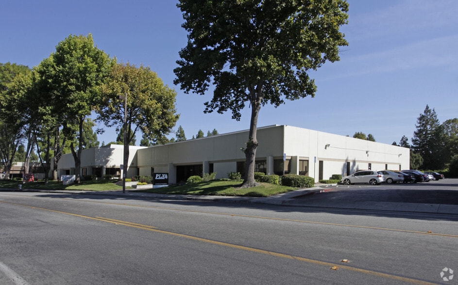 440-456 Oakmead Pky, Sunnyvale, CA for lease - Primary Photo - Image 1 of 3