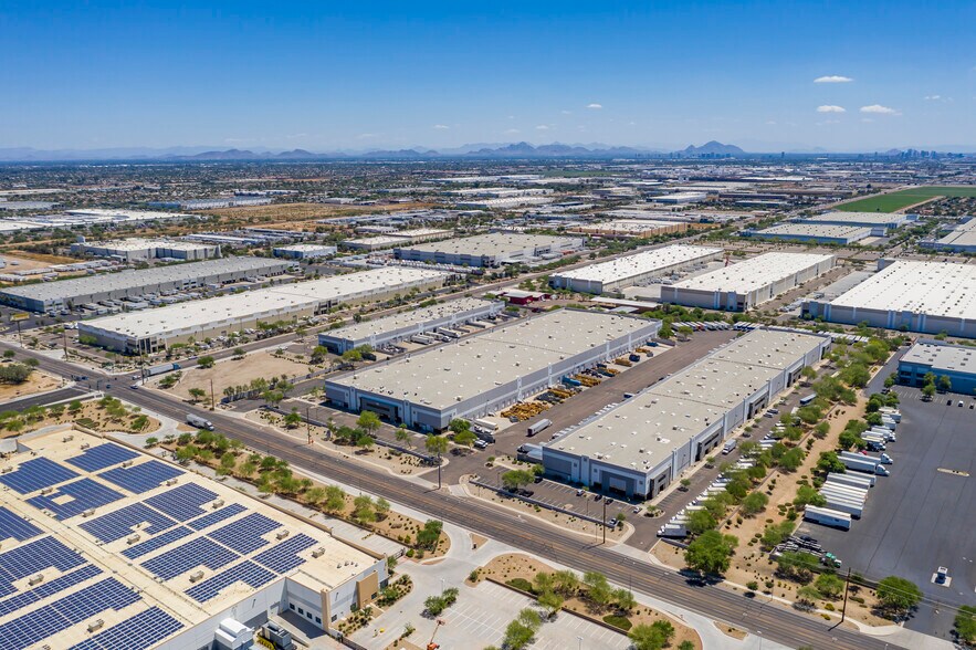 7375 W Buckeye Rd, Phoenix, AZ à louer - Photo du bâtiment - Image 3 de 11