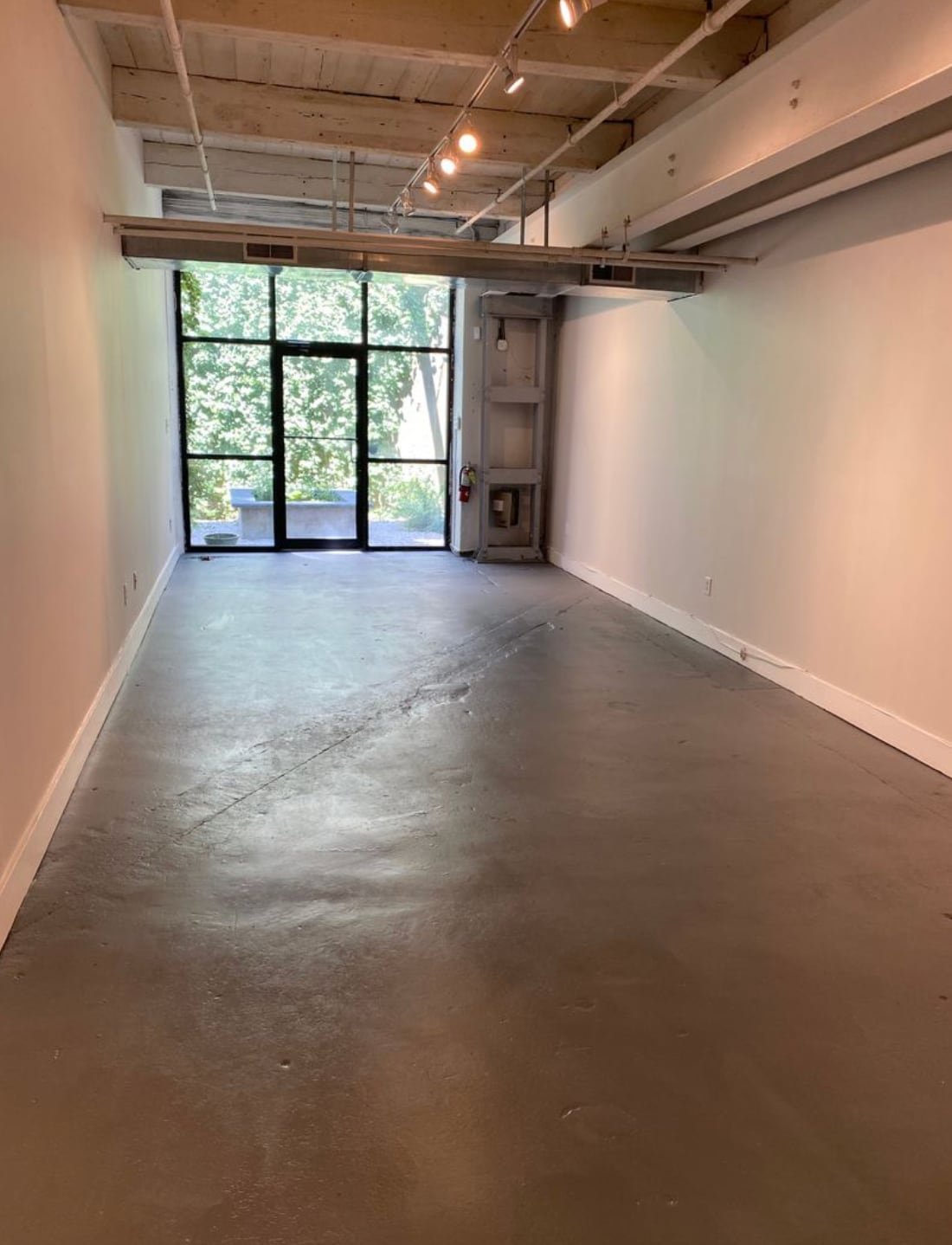 3502 Scotts Ln, Philadelphia, PA for lease Interior Photo- Image 1 of 9