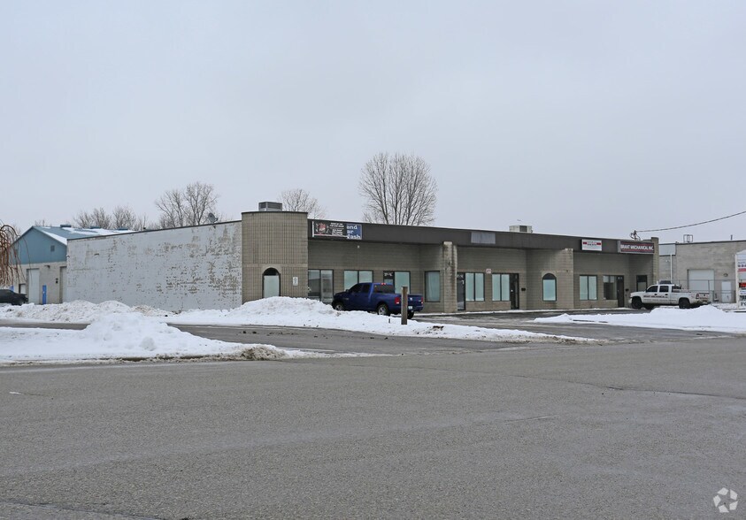 27 Copernicus Blvd, Brantford, ON à vendre - Photo principale - Image 1 de 1