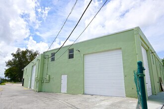 821 27th St, West Palm Beach, FL for lease Interior Photo- Image 2 of 9