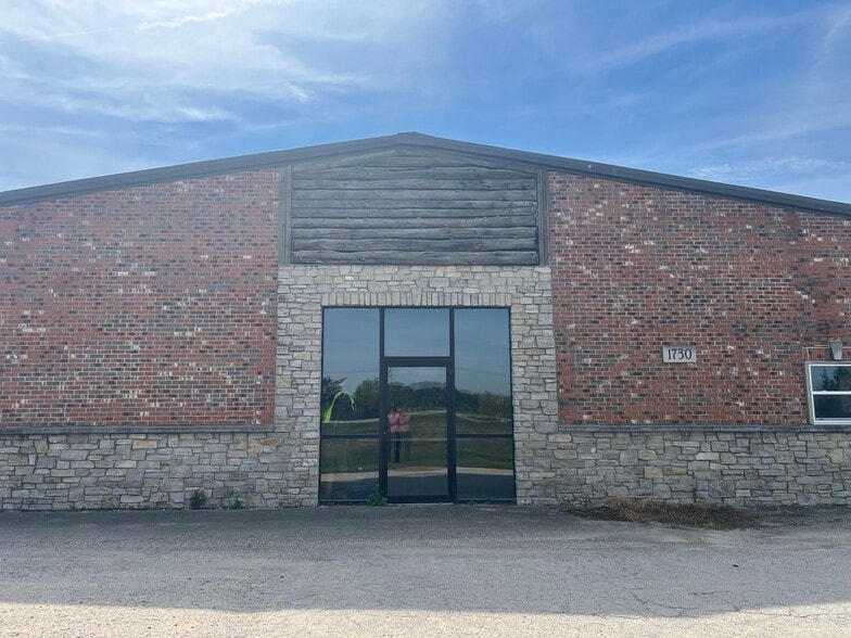 1730 W Church St, Sandwich, IL for sale - Building Photo - Image 2 of 17