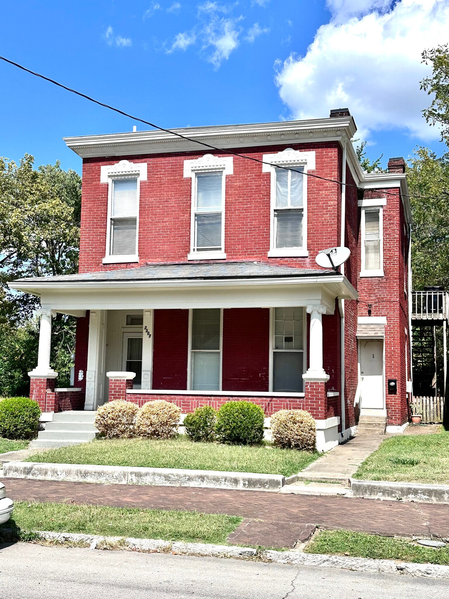 2307 W Chestnut St, Louisville, KY à vendre Photo principale- Image 1 de 1