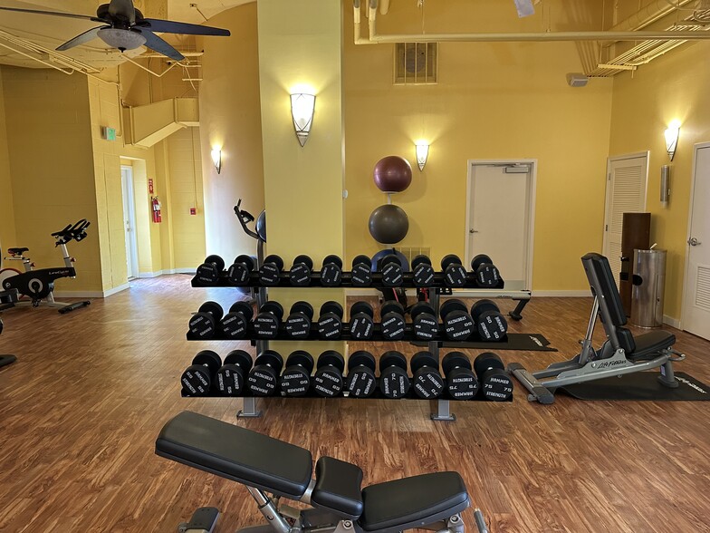 4 W University Pky, Baltimore, MD for lease - Building Photo - Image 1 of 15