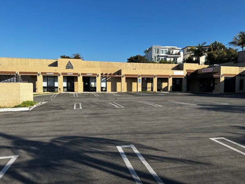 800 Torrance Blvd, Redondo Beach, CA à louer - Photo du bâtiment - Image 3 de 7