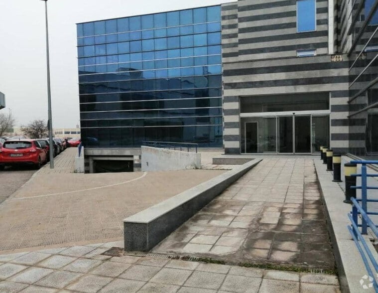 Office in Alcalá de Henares, Madrid for sale - Interior Photo - Image 1 of 1
