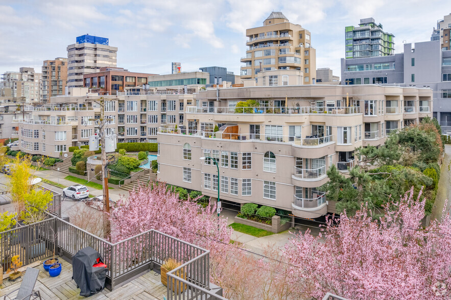 1204-1236 W 8th Ave, Vancouver, BC for lease - Primary Photo - Image 1 of 4