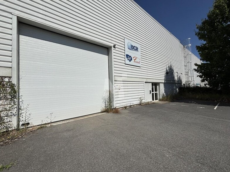 Avenue Des Froides Bouillies, Morangis for lease - Building Photo - Image 2 of 9
