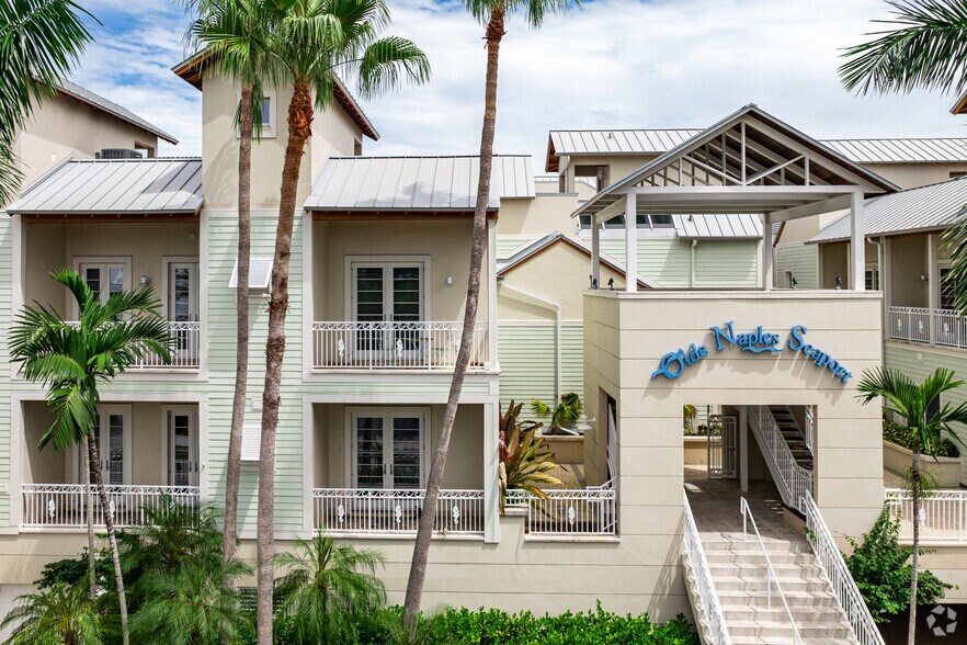1001 10th Ave S, Naples, FL à louer - Photo du bâtiment - Image 2 de 36