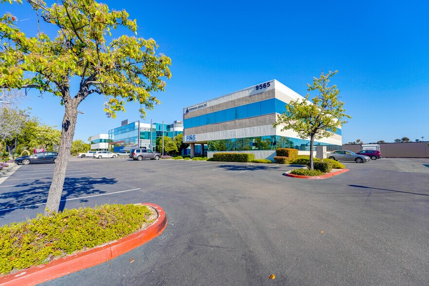 9565 Waples St, San Diego, CA à vendre - Photo du bâtiment - Image 3 de 9