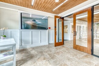 Plus de détails pour 126-130 N Main St, East Hampton, NY - Bureau/Commerce de détail à louer