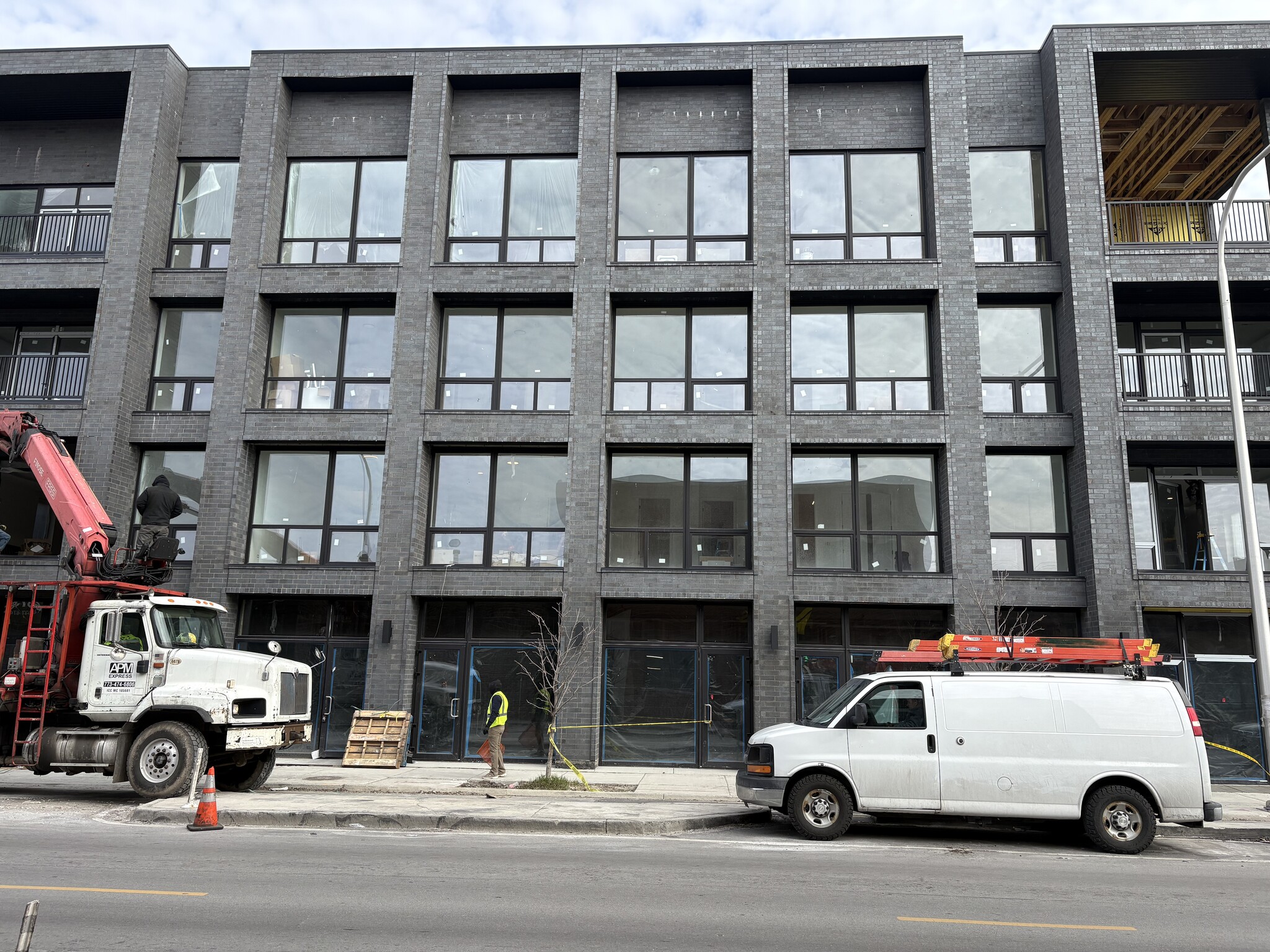 2224 W Grand Ave, Chicago, IL for sale Primary Photo- Image 1 of 2