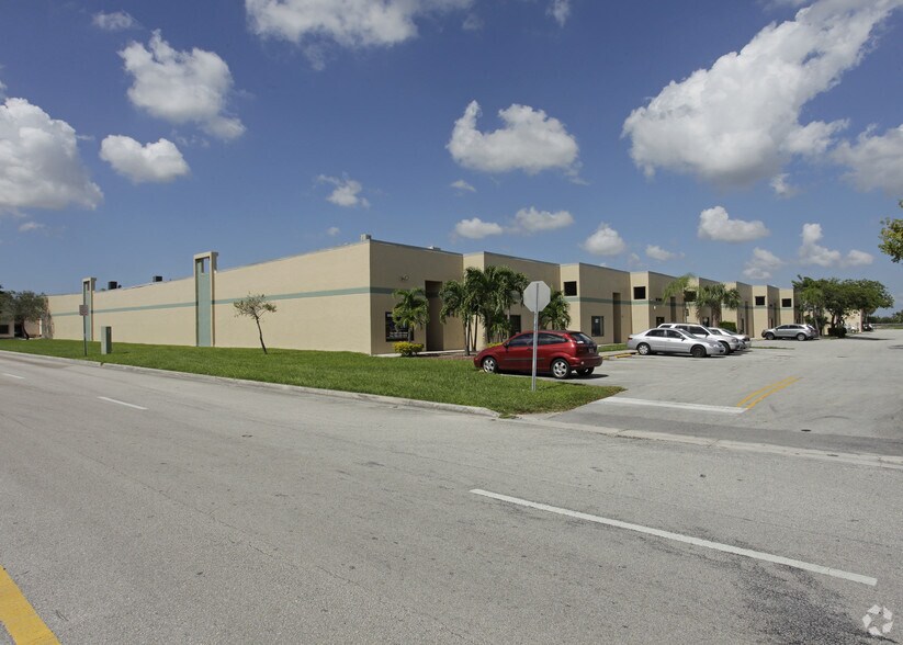 12900-12990 SW 122nd Ave, Miami, FL for lease - Primary Photo - Image 1 of 13