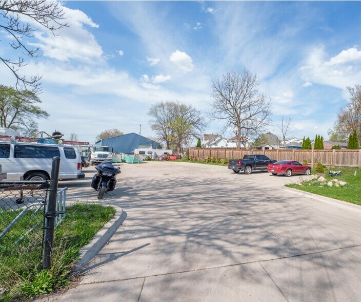 733 McKendrick St SW, Grand Rapids, MI à vendre - Autre - Image 2 de 4