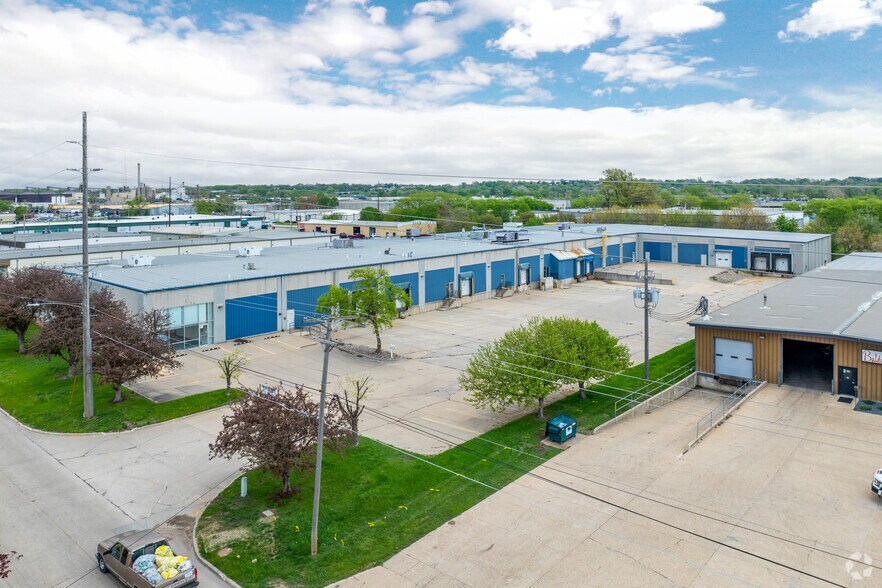 2111 E 17th St, Des Moines, IA à louer - Photo du bâtiment - Image 2 de 6