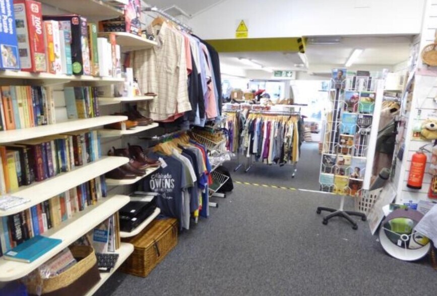 10 Bridge St, Andover à vendre - Photo intérieure - Image 3 de 4