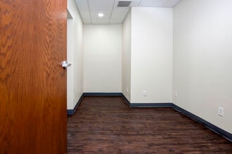 1420-1426 E Bradford Pky, Springfield, MO for lease Interior Photo- Image 2 of 4