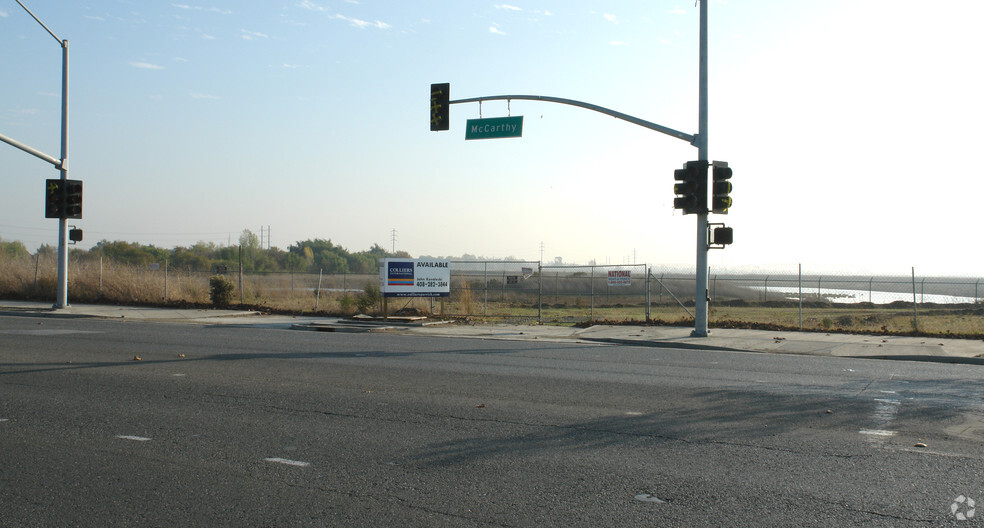 McCarthy Blvd, San Jose, CA for lease - Primary Photo - Image 1 of 2